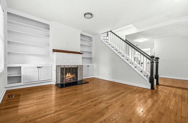 Building Photo - 1504 Gales St NE