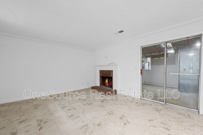 Building Photo - 1086 Huntington Ter SE