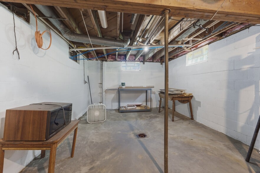 Building Photo - 2877 Pickle Rd