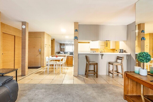 Building Photo - 6780 Friars Rd