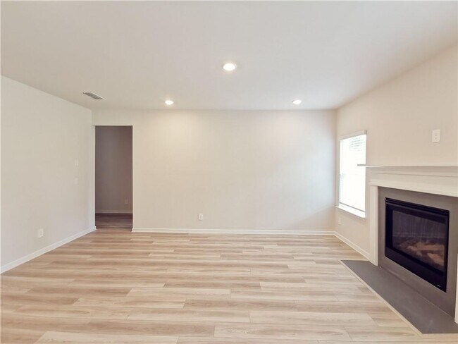 Building Photo - 5814 Un Grv Dr