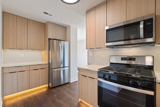 Building Photo - Renovated 3 bedroom in the heart of Logan Square - May 1st