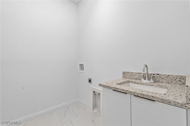 Building Photo - 933 Gleason St