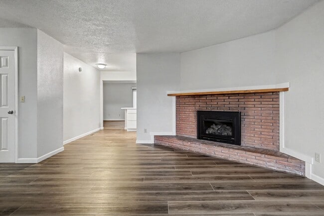 Building Photo - 4110 Coolidge Dr SE