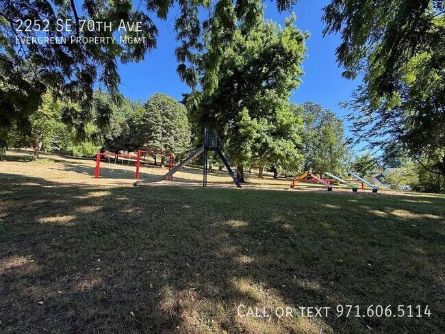 Building Photo - 2252 SE 70th Ave
