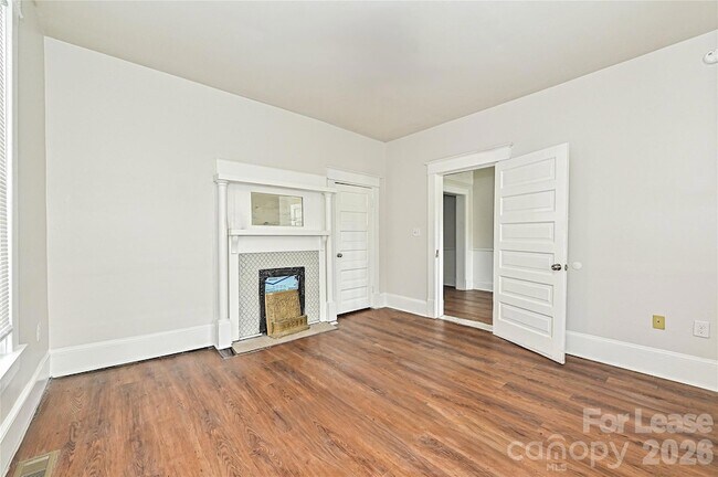 Building Photo - 1208 S Salisbury Ave