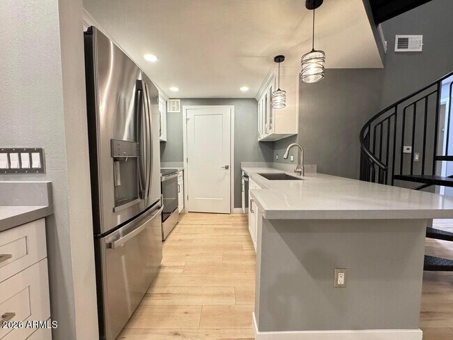 Building Photo - 1701 E Colter St