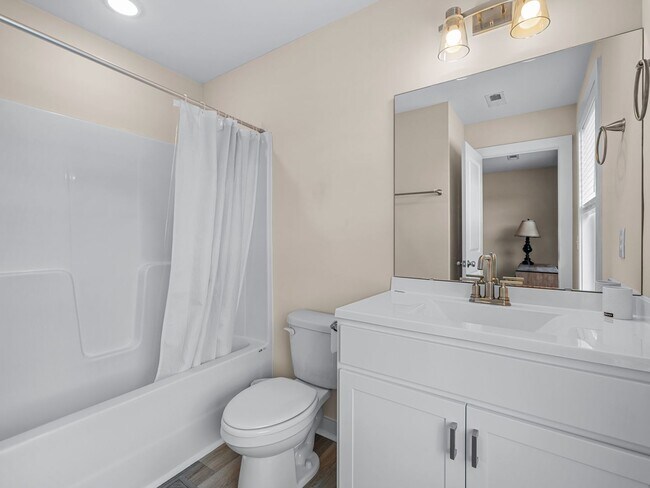 Building Photo - Townhome in Sneads Ferry