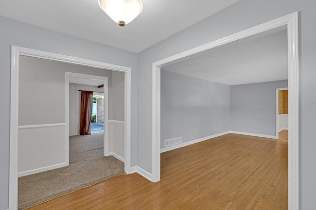 Building Photo - 3533 Greenleaf Rd