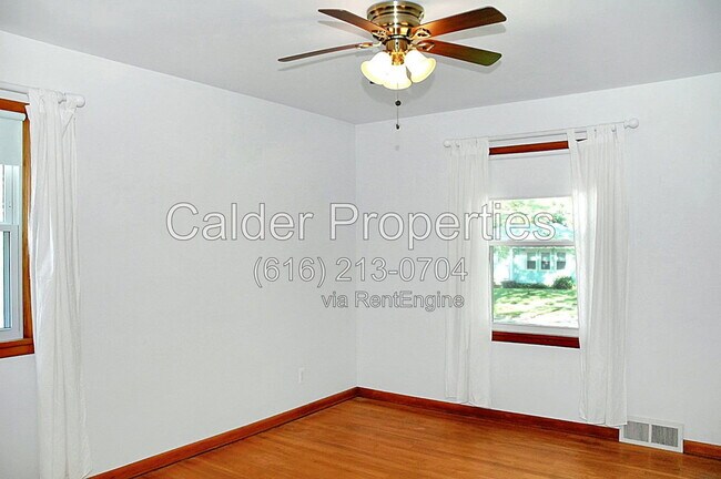 Building Photo - 1317 Herrick Ave NE