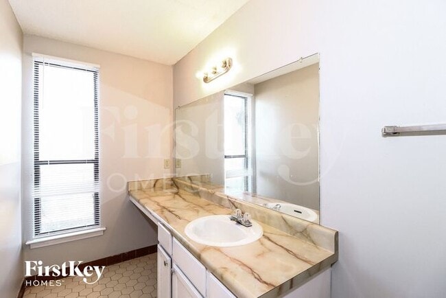 Building Photo - 5798 Jardin Pl