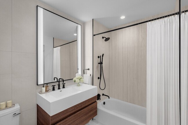 Building Photo - 111 Varick St