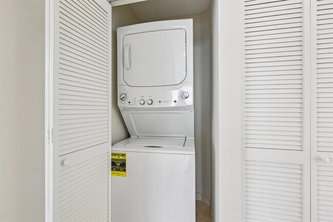 Building Photo - 7330 Ocean Terrace