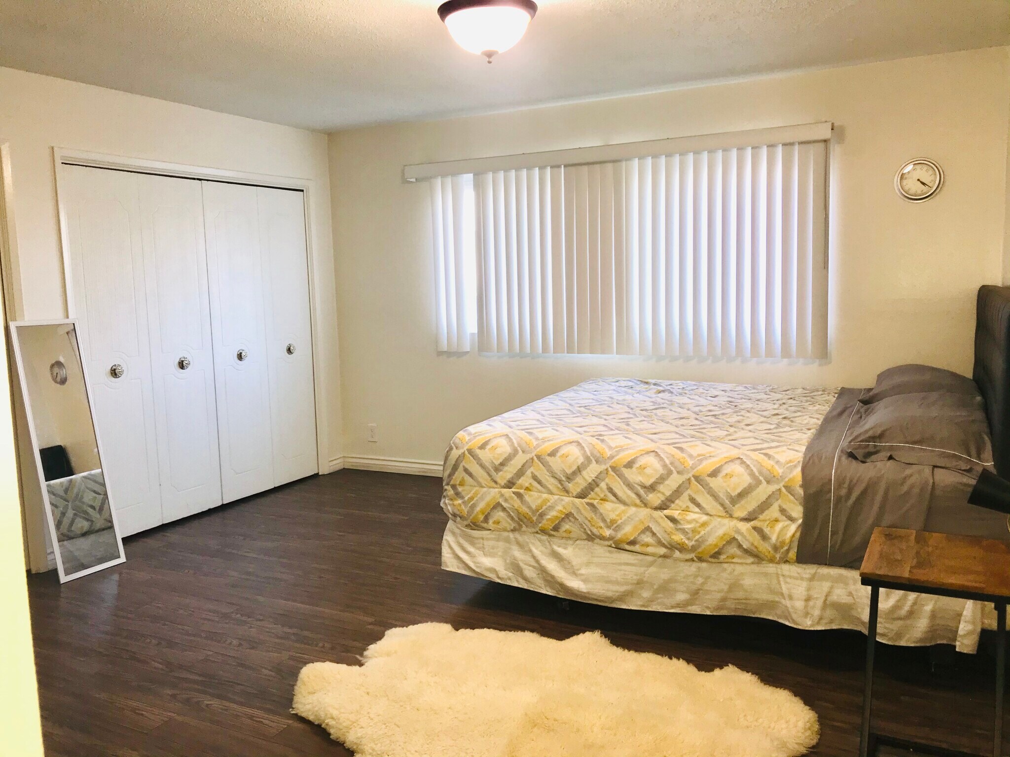 Master bedroom with en-suite bathroom - 324 E Spruce Ave