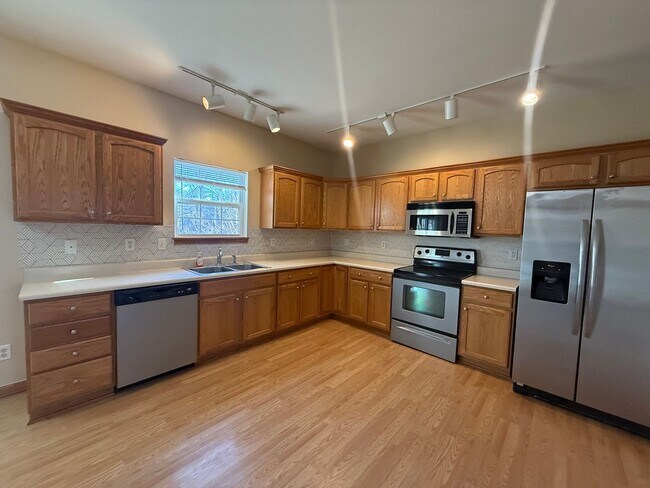Building Photo - Beautiful 2 Bed, 2 Bath Luxury Condo - May Promo -Apply Today!