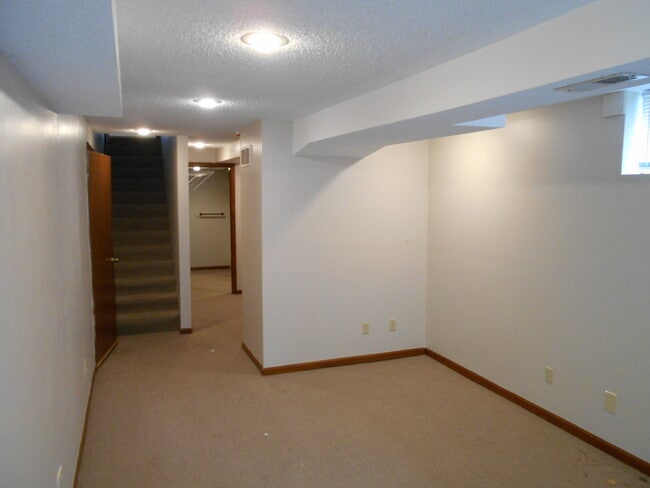 Building Photo - Independence Duplex