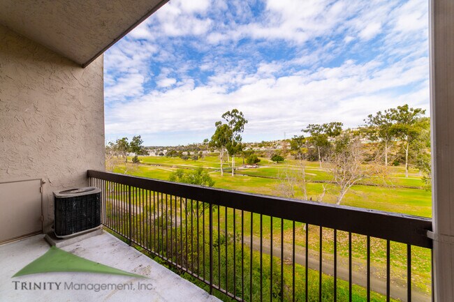 Building Photo - 2564 Navarra Dr