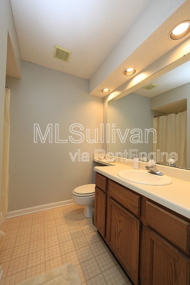 Building Photo - 4320 Beechnut Ln