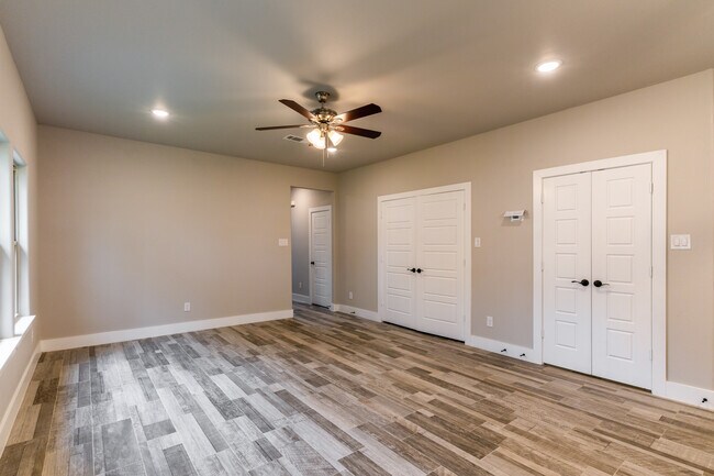 Building Photo - 310 Ditto Ave