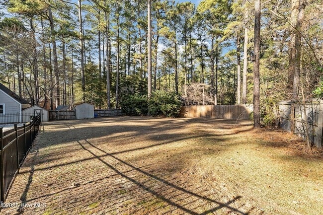 Building Photo - 215 Canterbury Rd