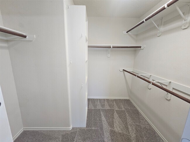 Building Photo - 3219 Victorian Manor Ln