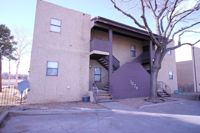 Building Photo - 1024 Mockingbird Ln