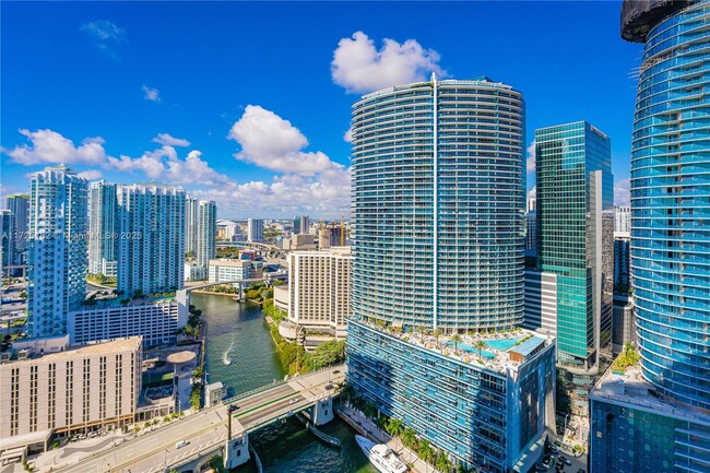 Building Photo - 465 Brickell Ave