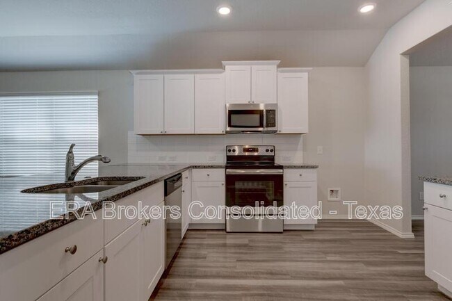 Building Photo - 242 Holland Pk