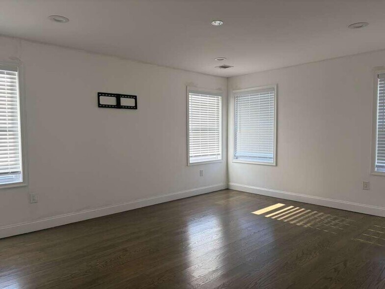 Building Photo - 171 N 17th St