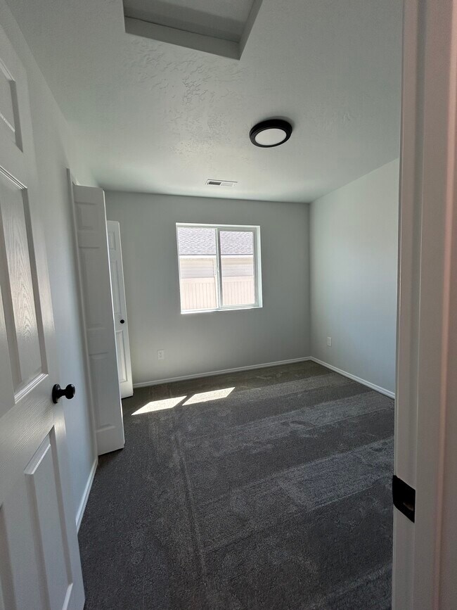 Building Photo - 209 Idalou Wy