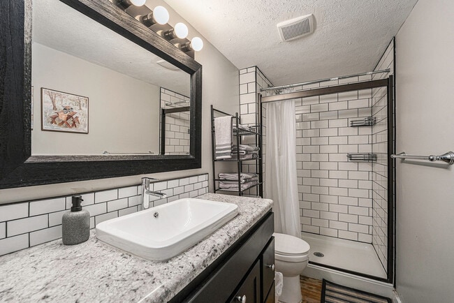 Building Photo - 149 Valley Ave SW