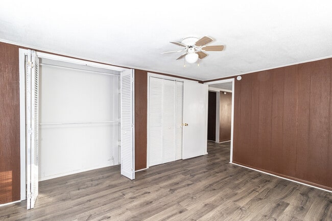 Building Photo - 4864 Shell Ln