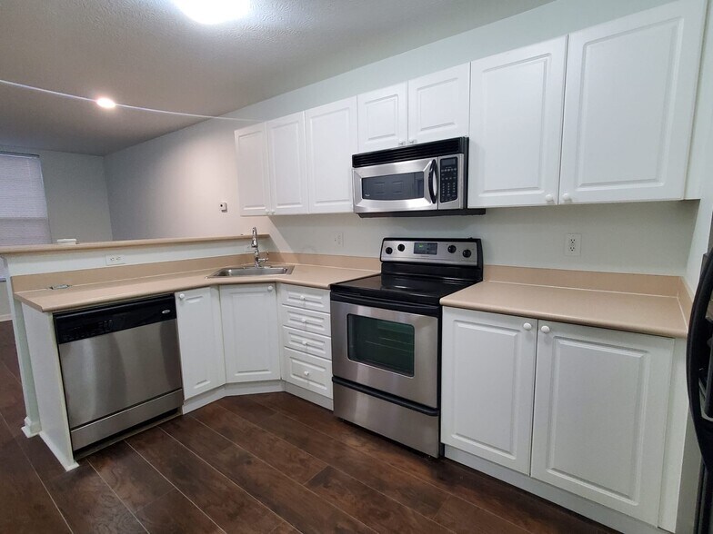 Building Photo - 6486 Crab Apple Dr