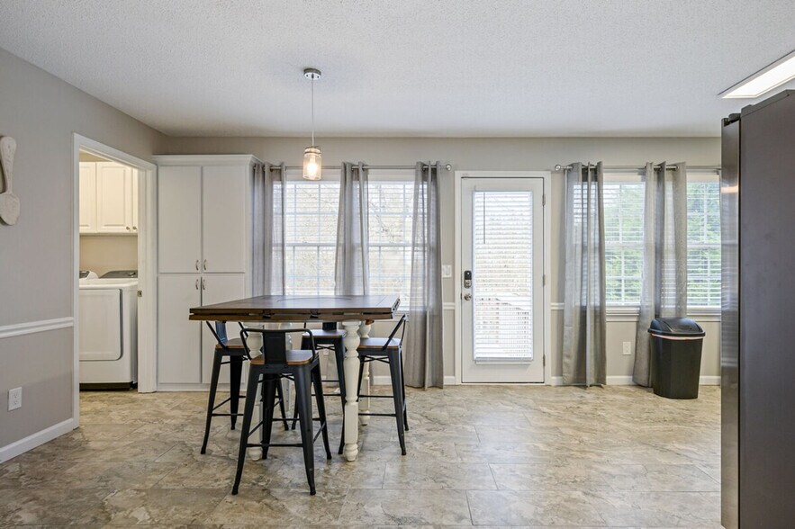 Building Photo - 23 Magnolia Ct