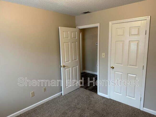 Building Photo - 504 Commons Dr