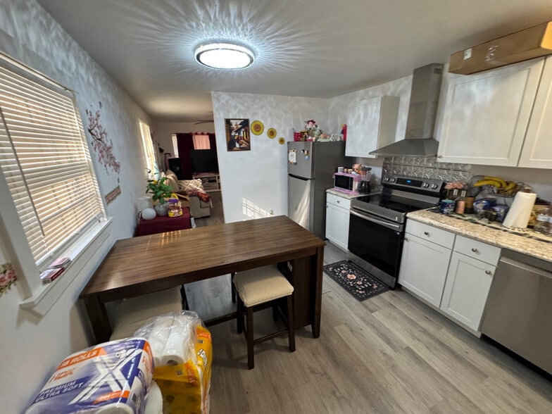 Building Photo - 235 E Olive St