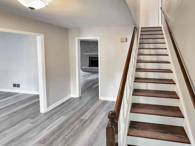 Building Photo - Renovated 4BR Home in Walton HS East Cobb