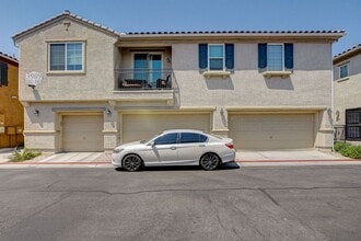 Building Photo - 3909 Sweet Pine St