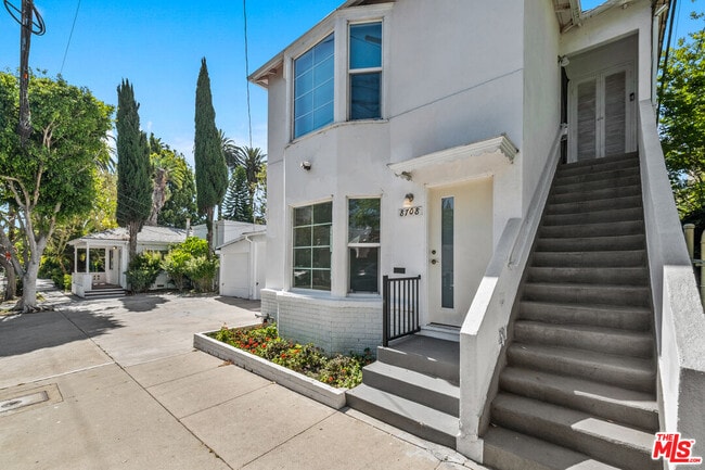 Building Photo - 8708 Sherwood Dr