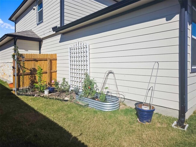 Building Photo - 410 Inks Ln