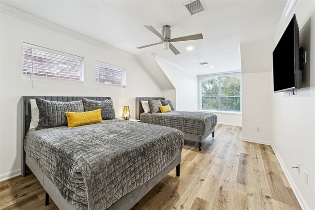 Building Photo - 5346 McCulloch Cir