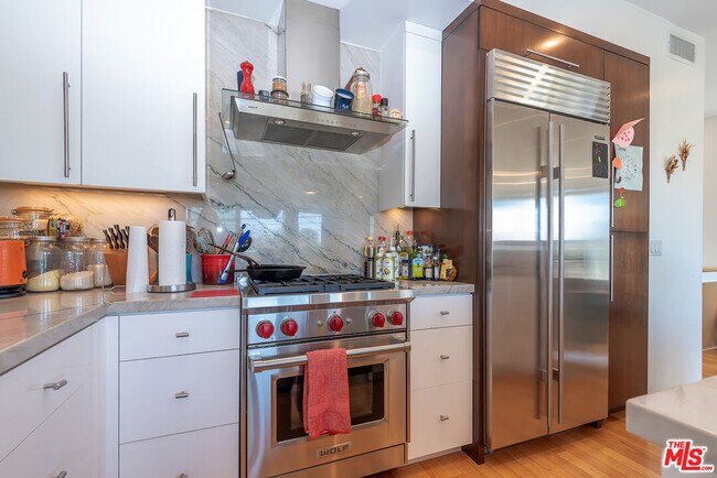 Building Photo - 581 Agate St