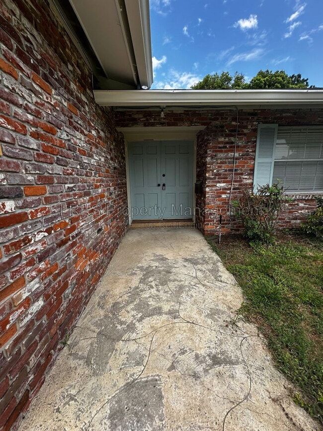 Building Photo - 2719 Merrie Oaks Rd