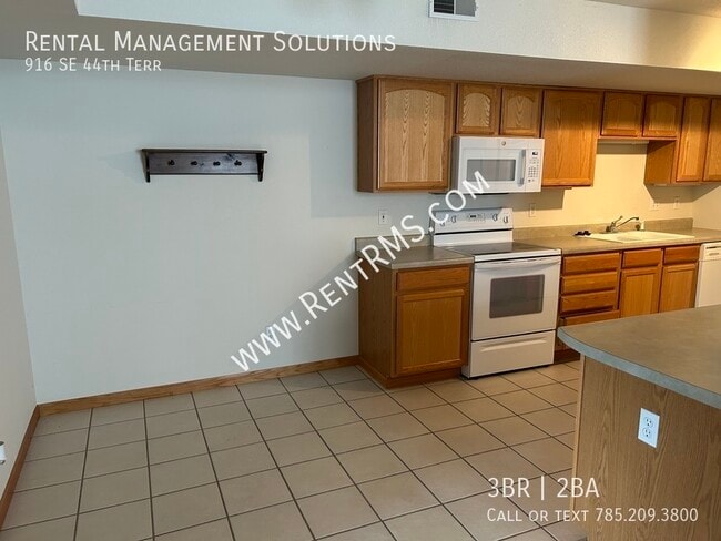 Building Photo - 916 SE 44th Terrace