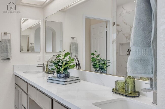 Building Photo - 27 Tulip Ln