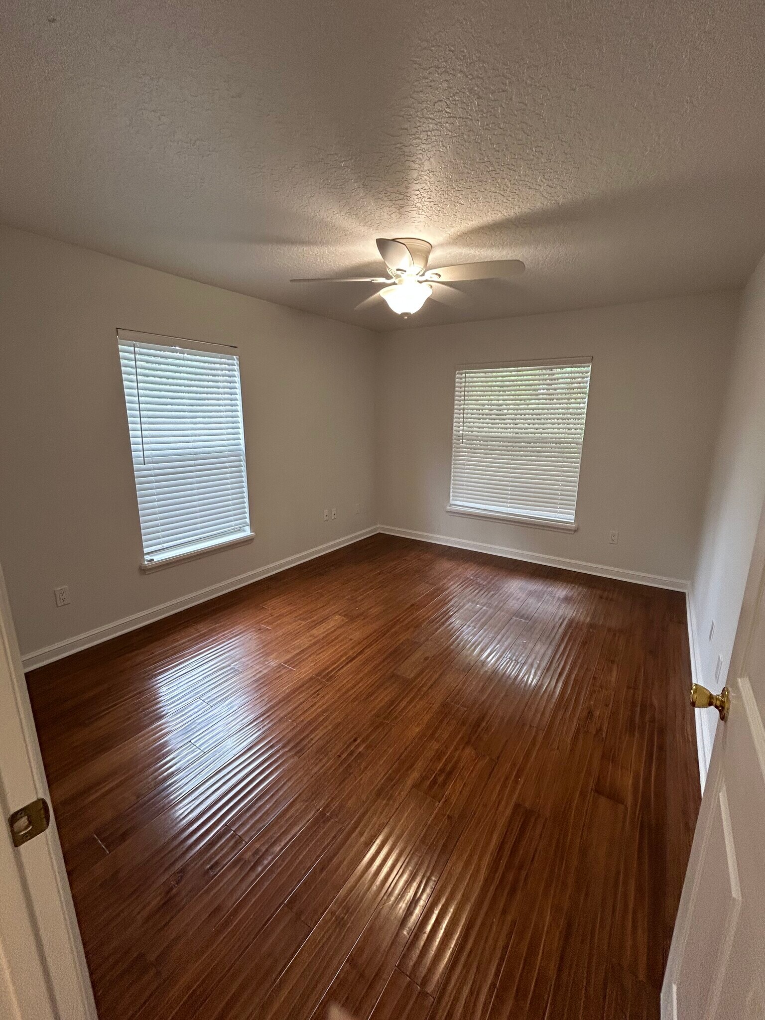 Building Photo - 942 Deerwood Loop