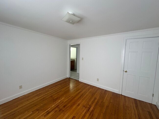 Building Photo - 206 Adams St