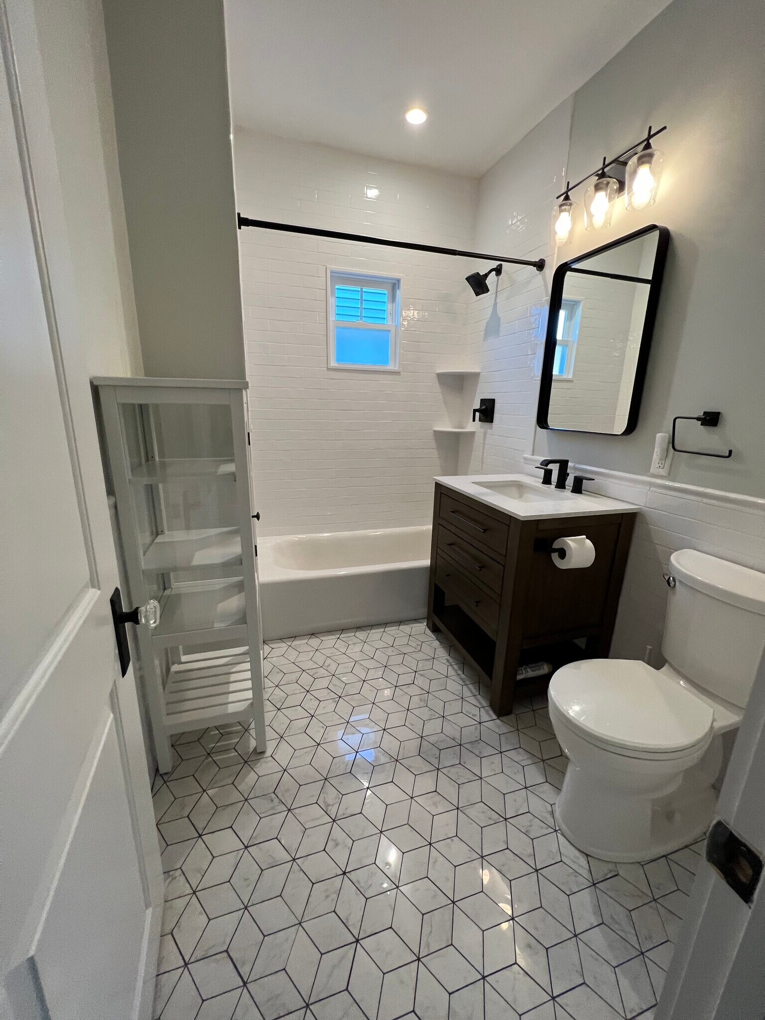 Building Photo - 8 George St