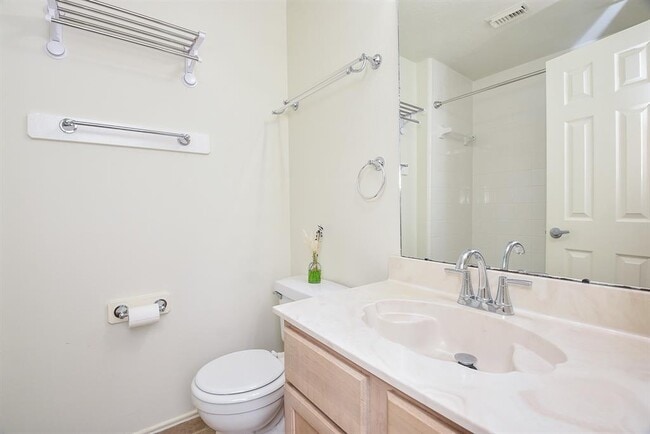 Building Photo - 4026 Almond Lake Dr