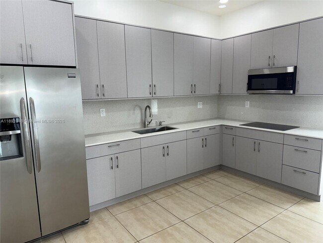 Building Photo - 465 E 58th St